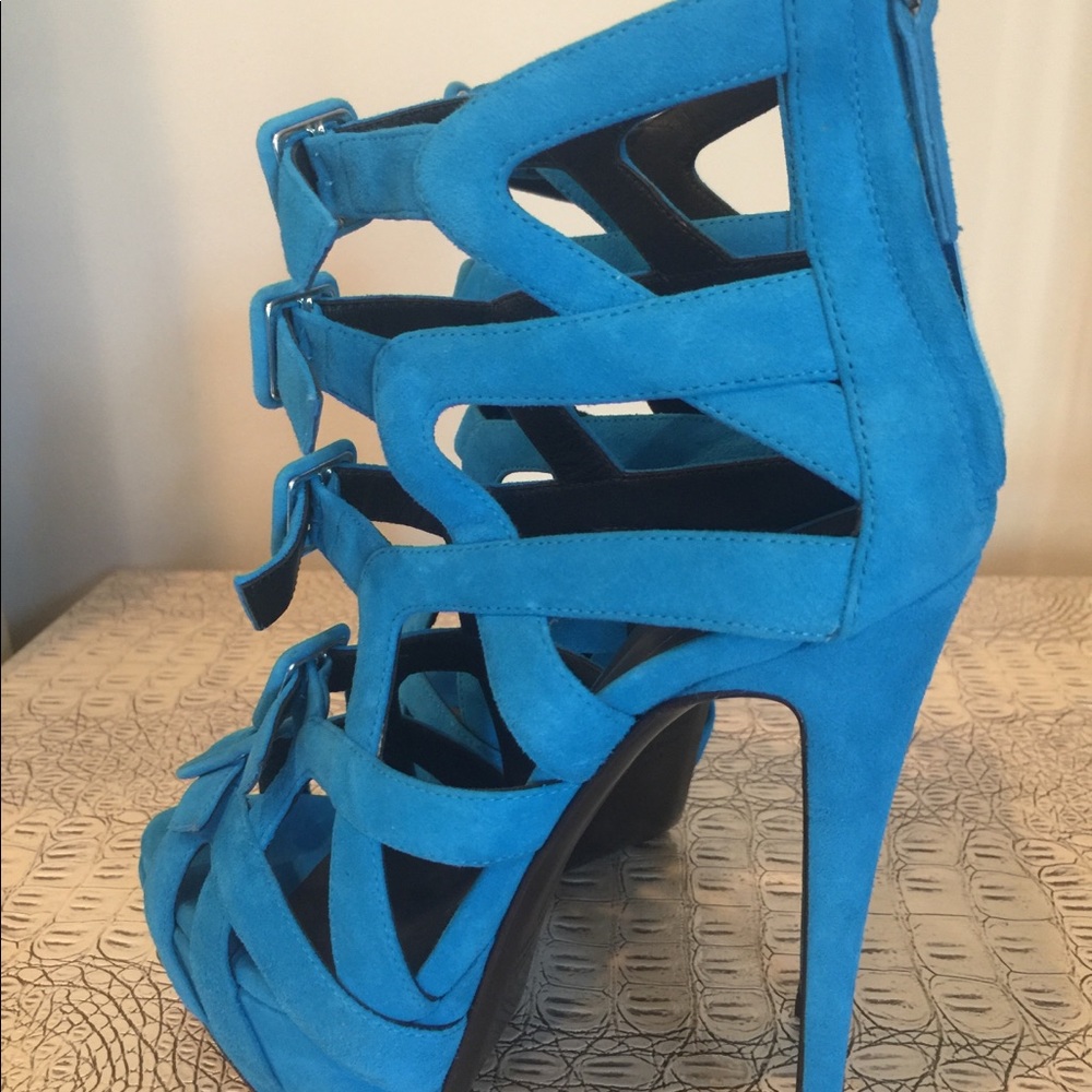 Heels - Picture 3 of 3